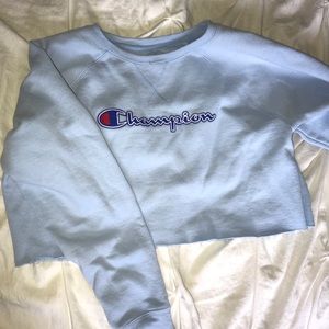 CHAMPION LIGHT BLUE CROP CREWNECK